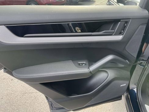 Used 2024 Porsche Cayenne image 19