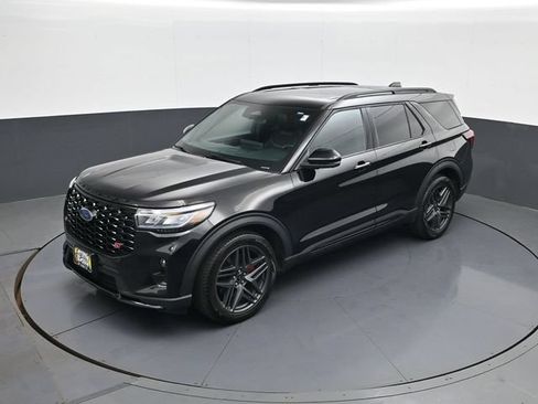 Used 2025 Ford Explorer ST AWD/4WD image 14