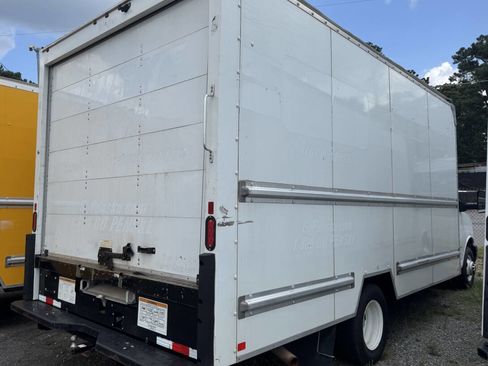 Used 2021 GMC Savana 3500 Extended w/ Power Convenience Package image 7