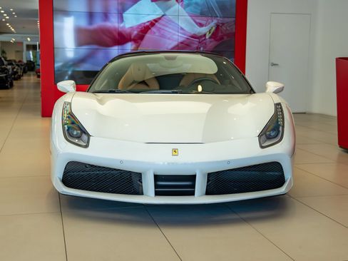 Certified 2016 Ferrari 488 GTB RWD image 2