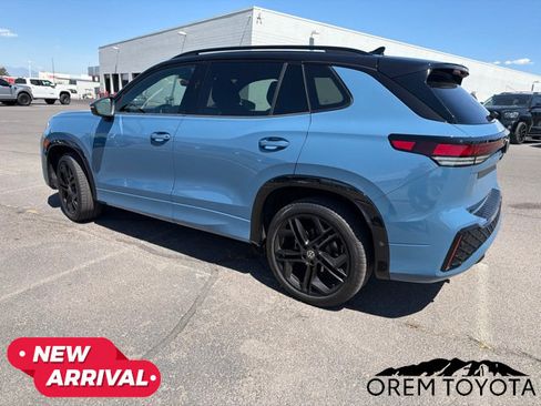 Used 2025 Volkswagen Tiguan SE R-Line AWD/4WD image 4
