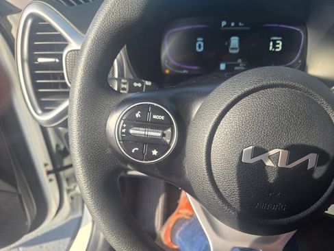 Used 2025 Kia Soul LX w/ LX Technology Package FWD image 14