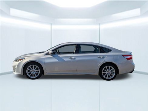 Used 2014 Toyota Avalon Limited image 2