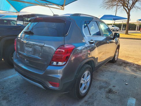 Used 2020 Chevrolet Trax LT w/ LT Convenience Package image 4