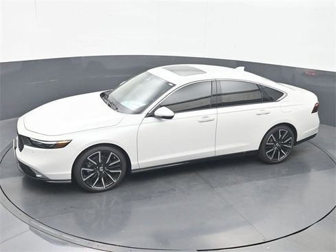 Certified 2025 Honda Accord Touring image 23