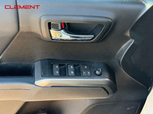 Used 2021 Toyota Tacoma TRD Off-Road image 19