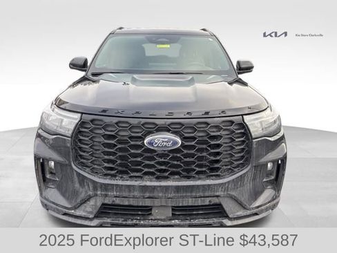 Used 2025 Ford Explorer ST-Line image 3
