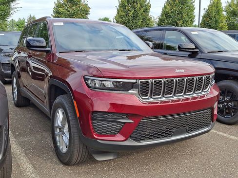New 2025 Jeep Grand Cherokee Laredo X w/ Luxury Tech Group I image 3