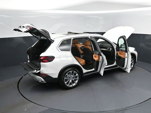 New 2026 BMW X5 xDrive50e w/ Climate Comfort Package image 49