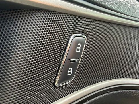 Used 2019 Ford Explorer XLT image 13