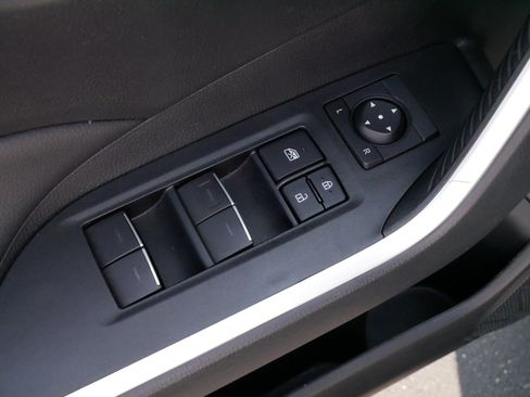 Used 2025 Toyota RAV4 XLE AWD/4WD image 19