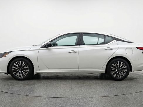 Used 2025 Nissan Altima 2.5 SV FWD image 5