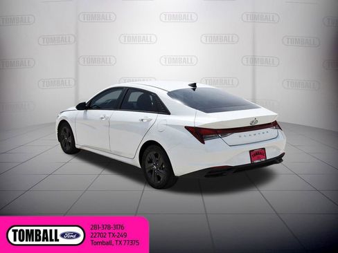 Used 2022 Hyundai Elantra SEL w/ Convenience Package FWD image 5