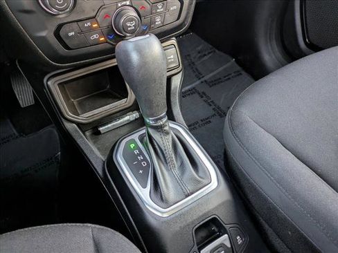 Used 2019 Jeep Renegade Altitude w/ Quick Order Package 2XM image 12