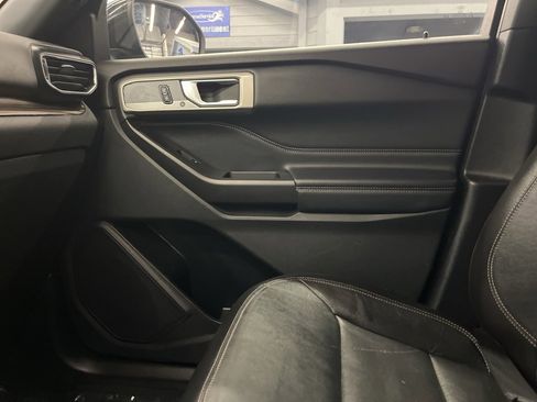 Used 2020 Ford Explorer Limited image 13
