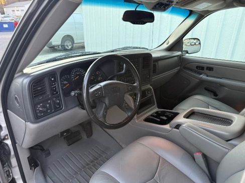 Used 2005 Chevrolet Tahoe Z71 w/ Preferred Equipment Group image 24