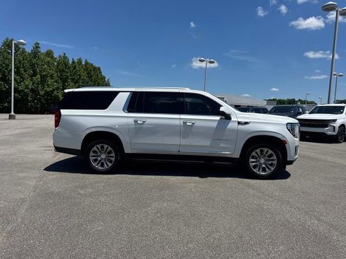 Used 2024 GMC Yukon XL Denali w/ Advanced Technology Package AWD/4WD image 3