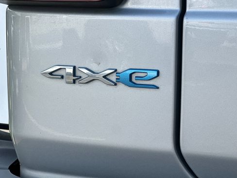 Used 2023 Jeep Wrangler Sahara image 28