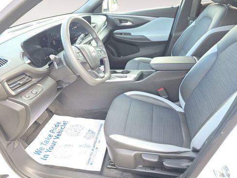 Used 2024 Buick Envista Preferred w/ Advanced Safety Package image 9