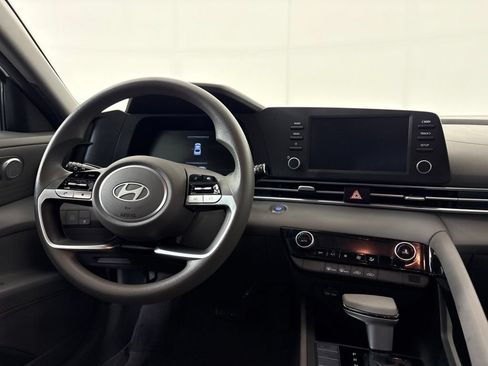 Certified 2025 Hyundai Elantra Hybrid FWD image 21