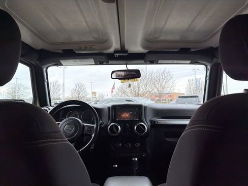 Used 2018 Jeep Wrangler Unlimited Sahara image 15