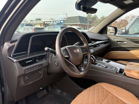 Certified 2023 Cadillac Escalade Premium Luxury image 10