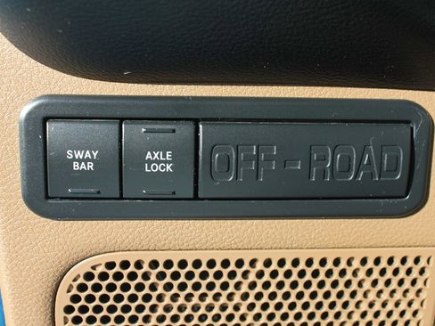 Used 2018 Jeep Wrangler Rubicon w/ Cold Weather Group image 16