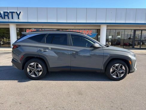 Used 2025 Hyundai Tucson SEL FWD image 3