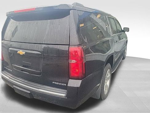 Used 2020 Chevrolet Suburban Premier AWD/4WD image 3