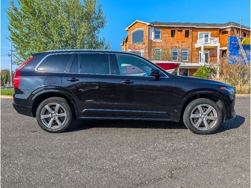 Used 2021 Volvo XC90 T5 Momentum w/ Climate Package AWD/4WD image 4