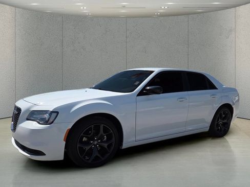 Used 2023 Chrysler 300 Touring w/ Sport Appearance Package RWD image 10