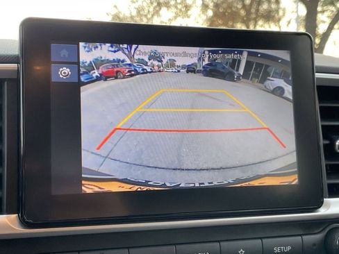 Used 2025 Hyundai Venue SEL image 18