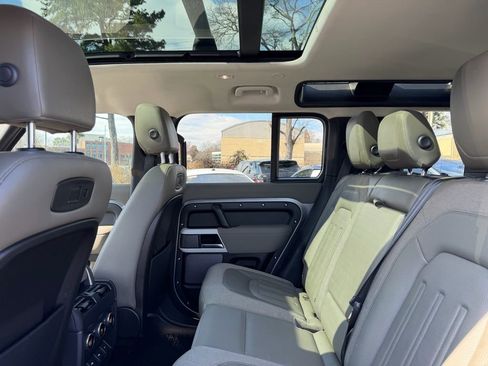 Used 2020 Land Rover Defender 110 SE image 21