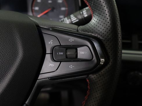 Used 2025 Chevrolet Trax RS image 38