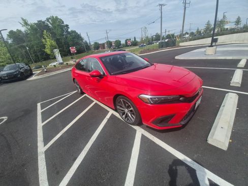Used 2022 Honda Civic Touring image 3