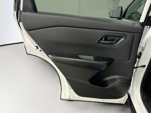Used 2025 Nissan Rogue S AWD/4WD image 26