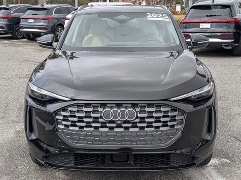 Certified 2025 Audi Q5 Premium w/ Convenience Package image 2