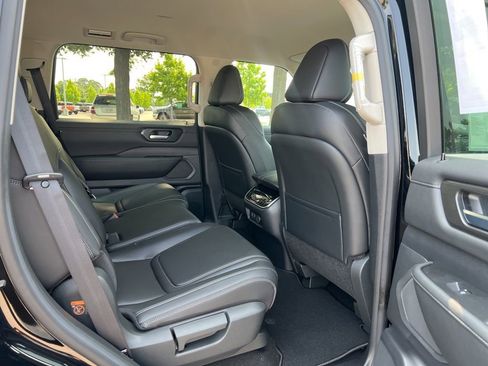 New 2025 Nissan Armada SV image 21