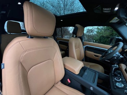 Used 2023 Land Rover Defender 110 image 19