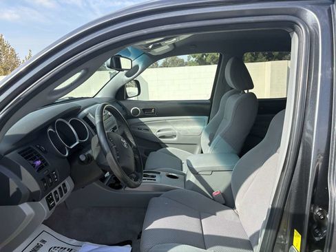 Used 2010 Toyota Tacoma PreRunner image 18