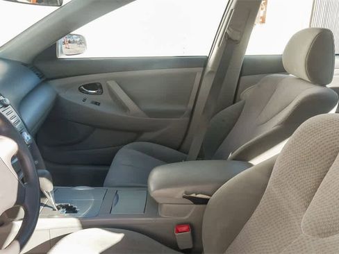 Used 2011 Toyota Camry LE image 17