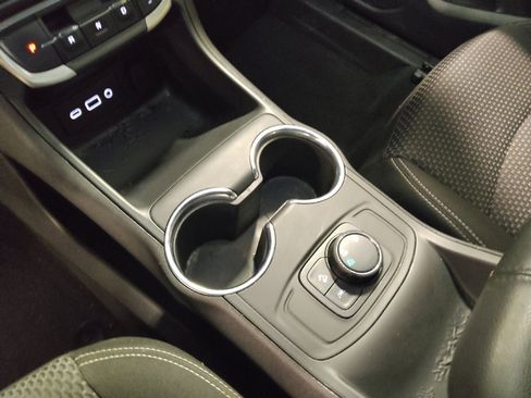 Used 2024 GMC Terrain SLE AWD/4WD image 26