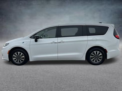 Used 2024 Chrysler Pacifica Limited FWD image 2