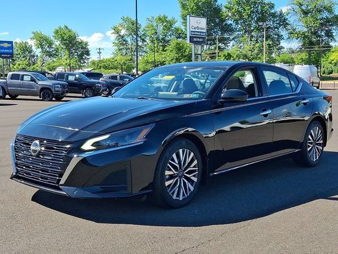 Certified 2023 Nissan Altima 2.5 SV w/ SV Premium Package FWD image 3