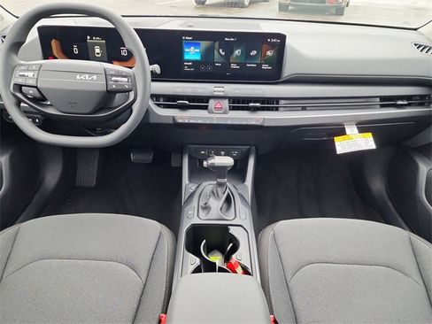 New 2025 Kia K4 LXS image 17
