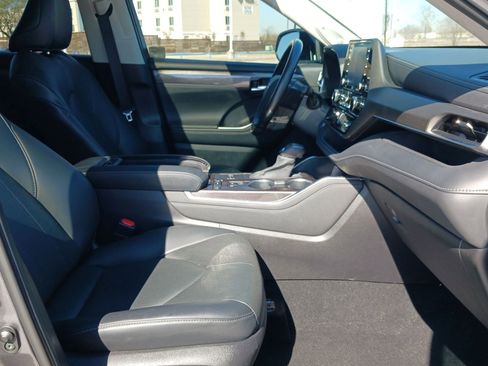 Used 2021 Toyota Highlander Limited image 31