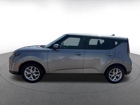 Used 2025 Kia Soul LX w/ LX Technology Package FWD image 9