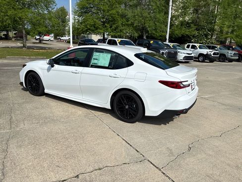 New 2026 Toyota Camry SE FWD image 3