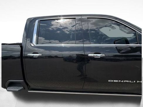 Used 2023 GMC Sierra 2500 Denali w/ Denali Black Diamond Edition AWD/4WD image 21