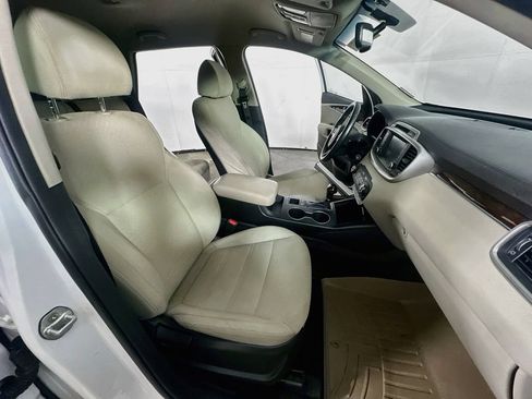 Used 2018 Kia Sorento FWD image 12